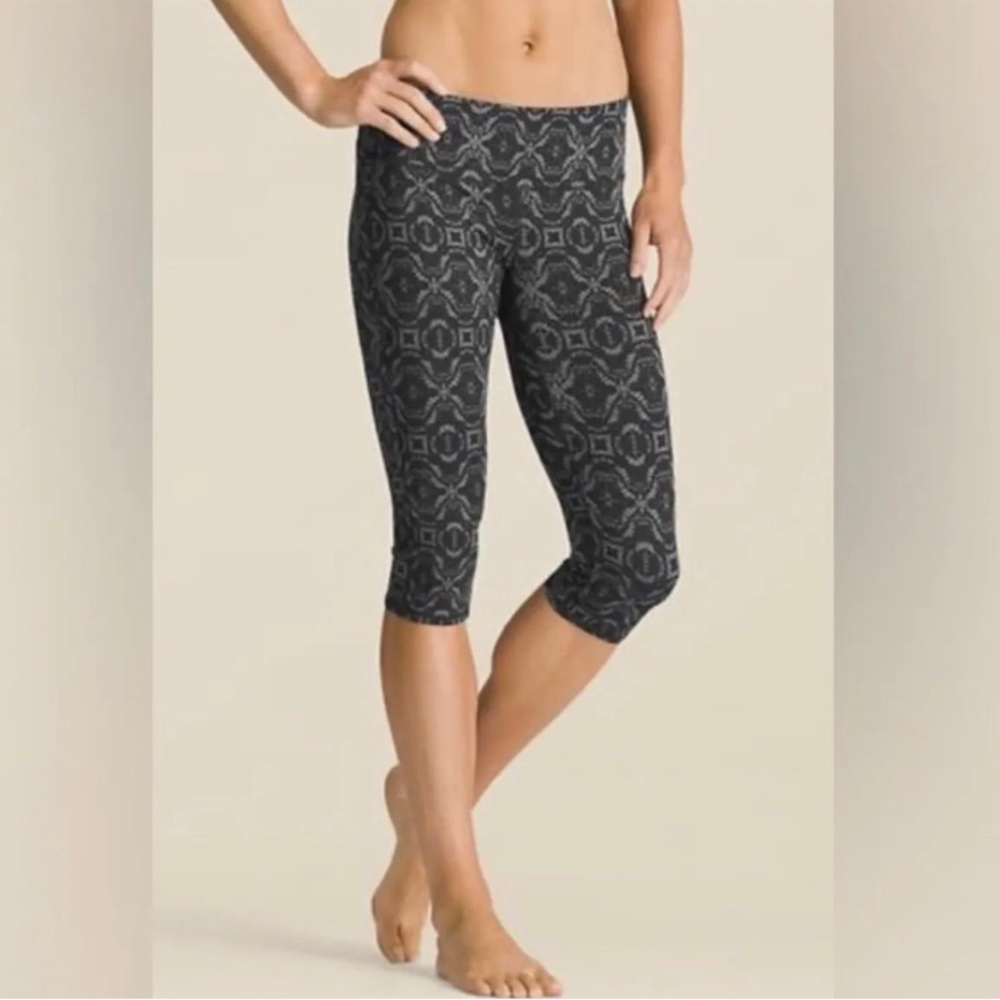 ATHLETA FREEDOM CHATURANGA CAPRI LEGGINGS SIZE M